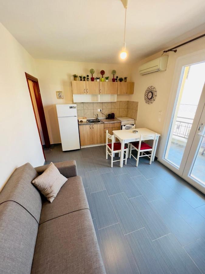 Geka'S Apartment Skala Rachoni  エクステリア 写真